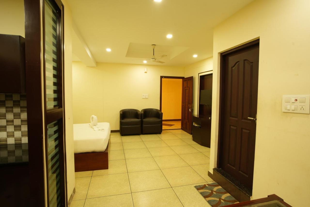 K V Suites Kochi Exteriér fotografie
