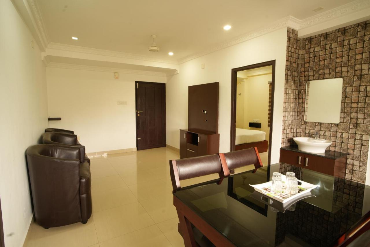 K V Suites Kochi Exteriér fotografie