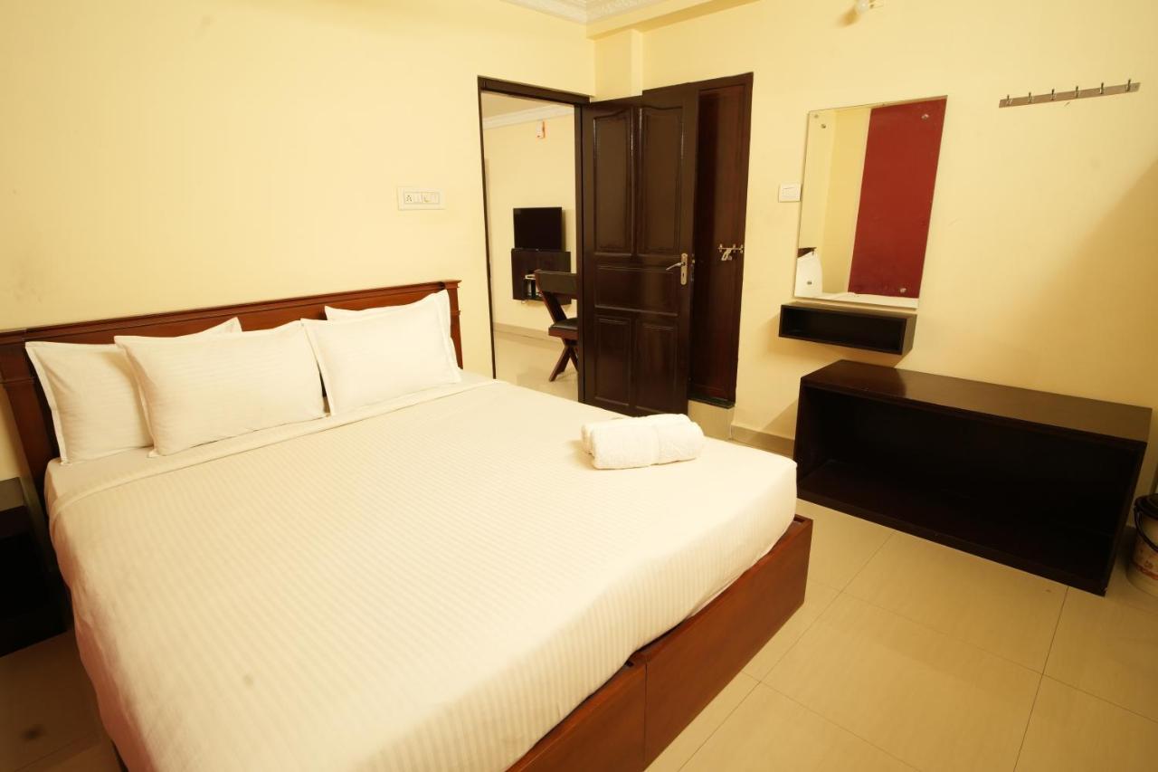 K V Suites Kochi Exteriér fotografie