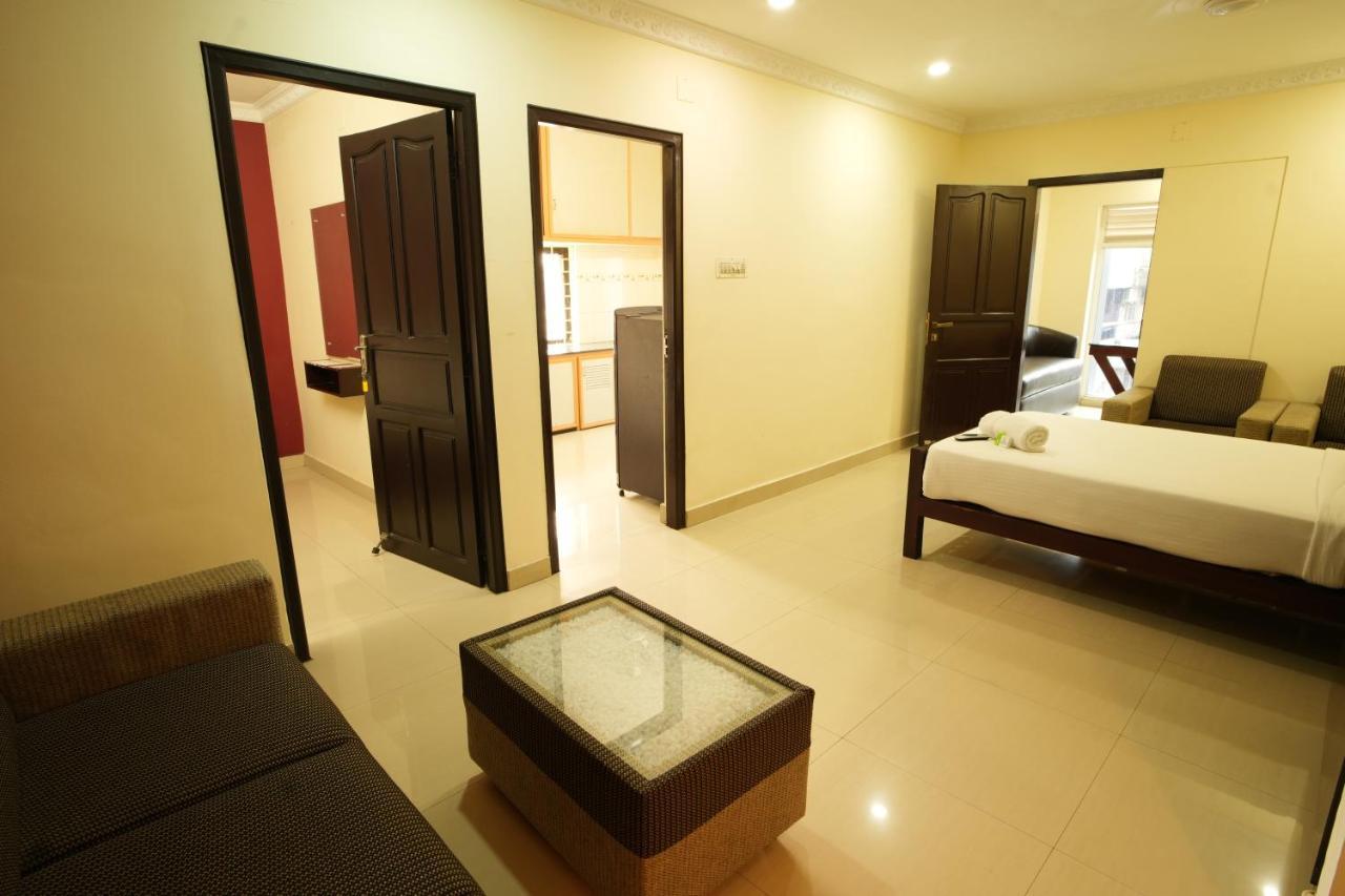 K V Suites Kochi Exteriér fotografie