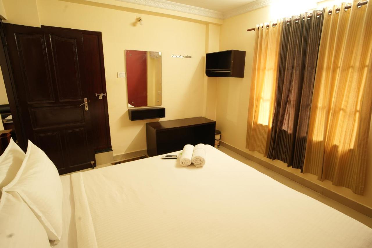 K V Suites Kochi Exteriér fotografie