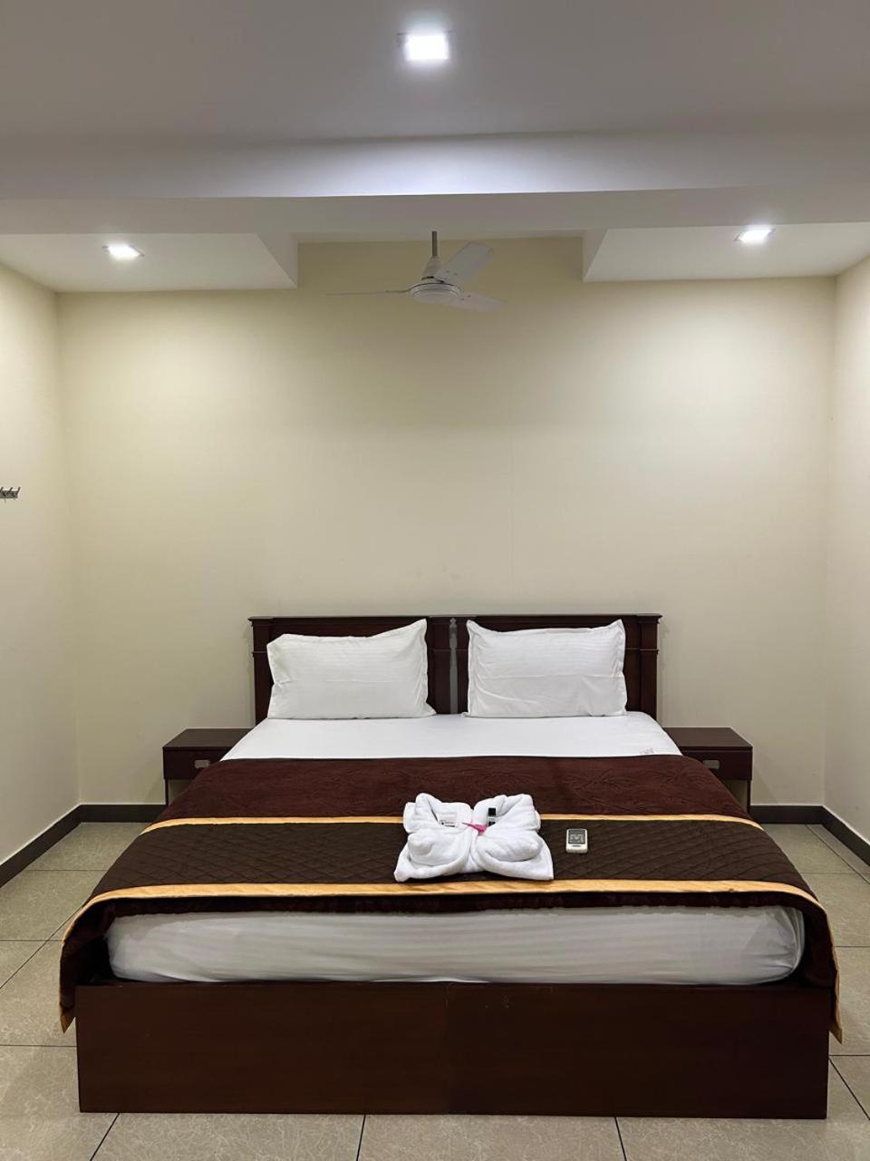 K V Suites Kochi Exteriér fotografie