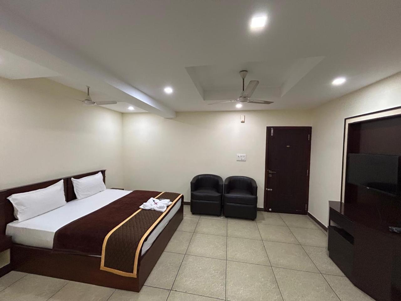 K V Suites Kochi Exteriér fotografie