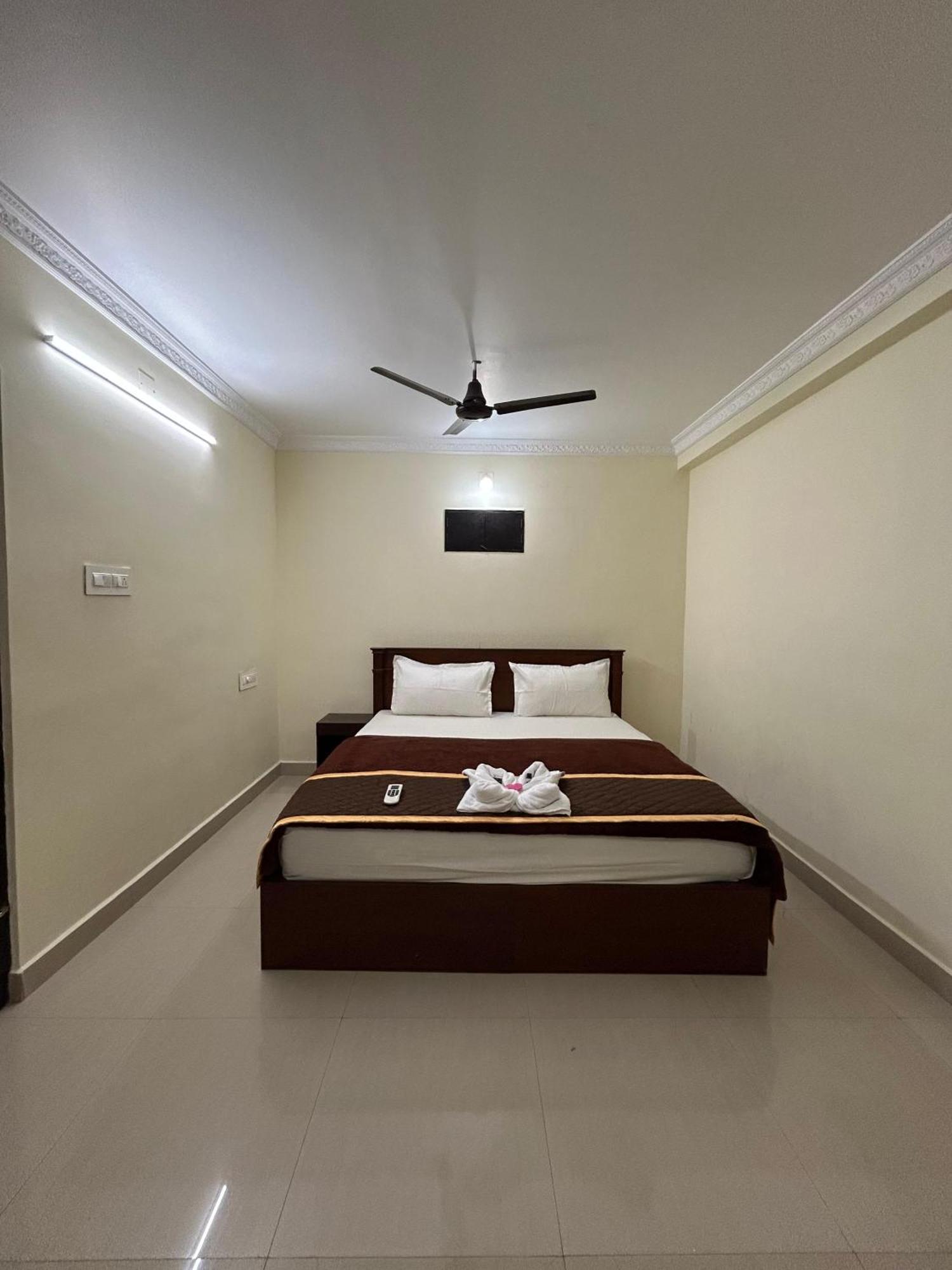 K V Suites Kochi Exteriér fotografie